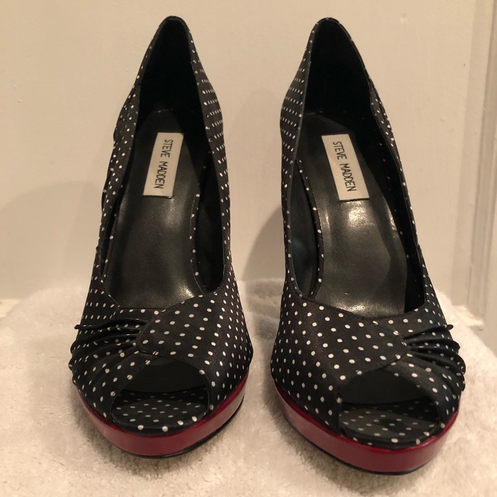Size 9 Steve Madden black polka dot heels